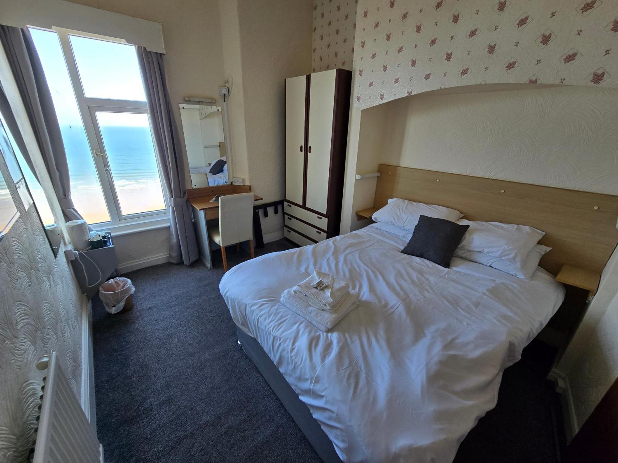 Boston Hotel 3*